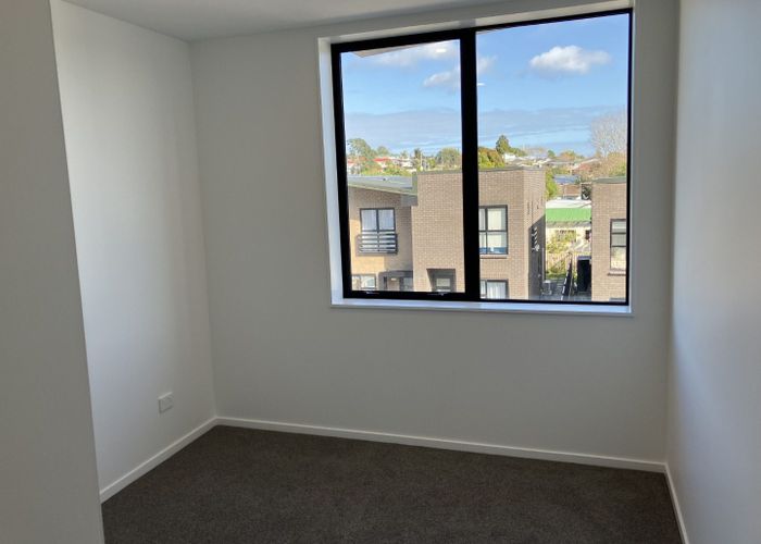  at 204/3 Rauemi Way, Te Atatu South, Waitakere City, Auckland