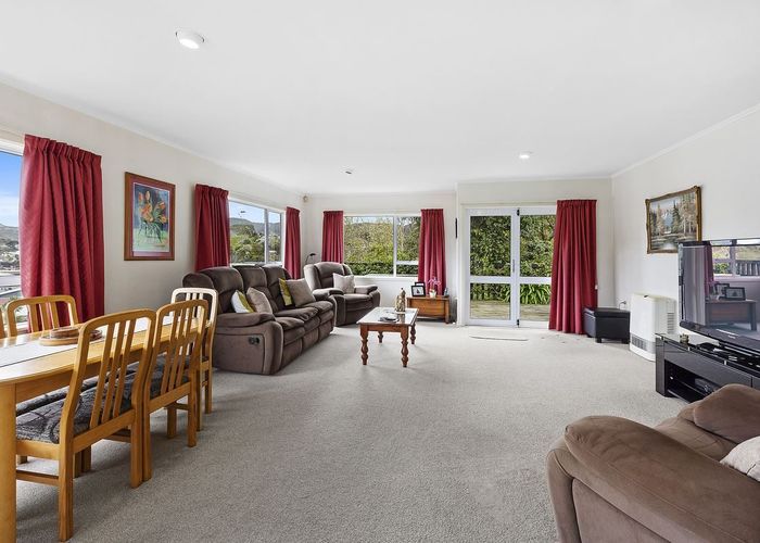  at 9 Hampton Hill Road, Tawa, Wellington