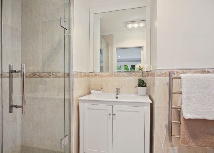  at 32 Glenmore Road, Sunnyhills, Auckland