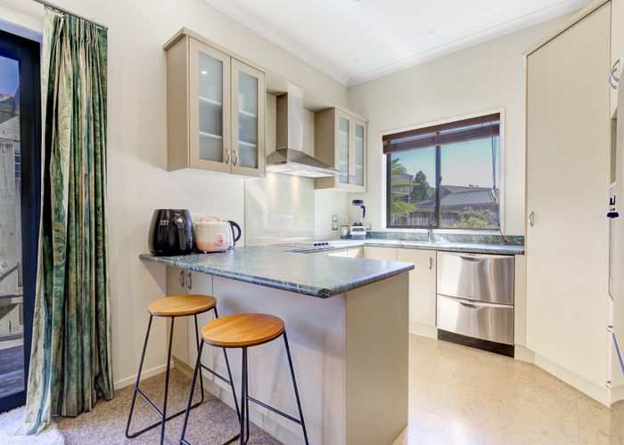  at 16 Gordon Street, Hillcrest, Hamilton