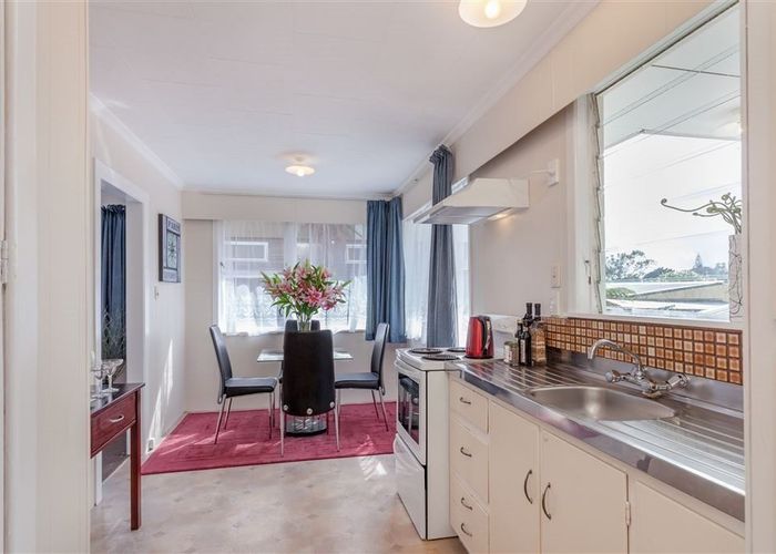  at 27 Riverpark Crescent, Henderson, Waitakere City, Auckland