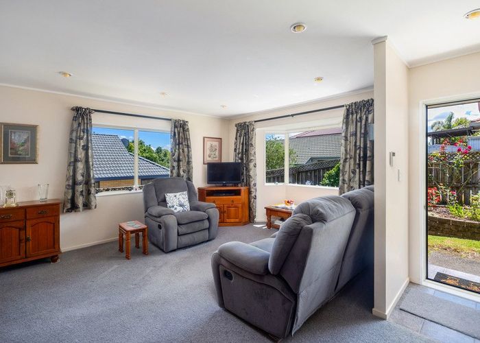  at 10 Davern Lane, New Lynn, Auckland