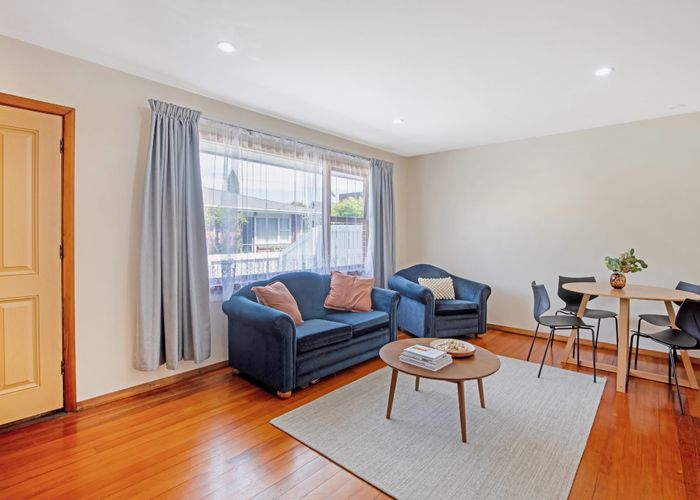  at 2/28 Aikmans Road, Merivale, Christchurch City, Canterbury
