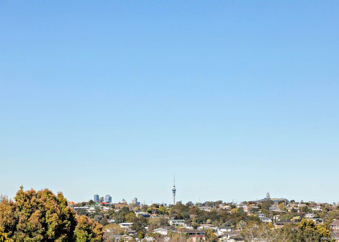  at 37 Chivalry Road, Glenfield, Auckland
