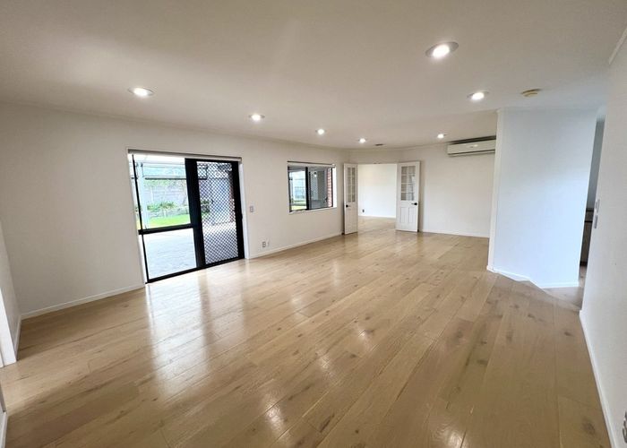  at 9 West Fairway, Golflands, Manukau City, Auckland