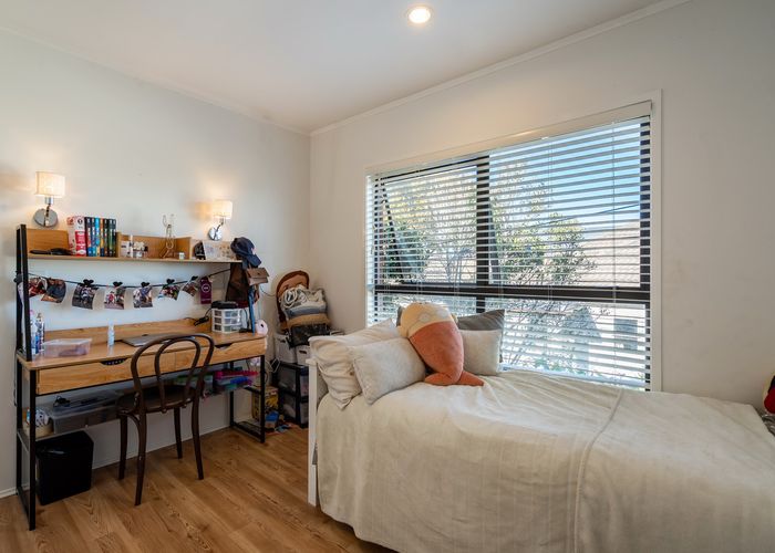  at 2/7 Eversleigh Road, Belmont, Auckland