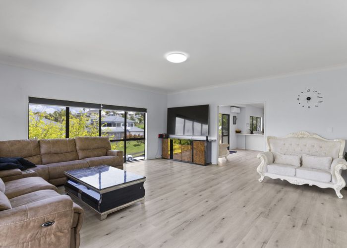  at 9 Belleaire Court, West Harbour, Waitakere City, Auckland