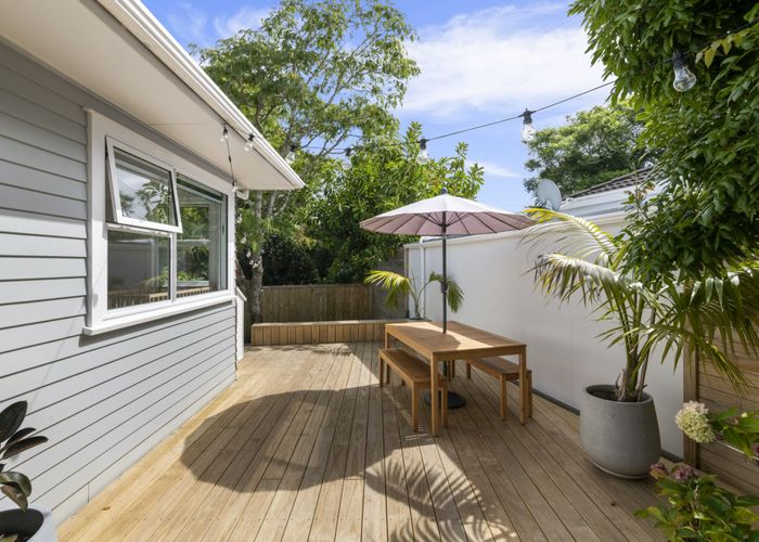  at 1/0 Wolsley Avenue, Milford, Auckland