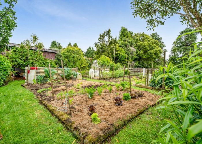  at 194 Surrey Road, Tariki, Inglewood