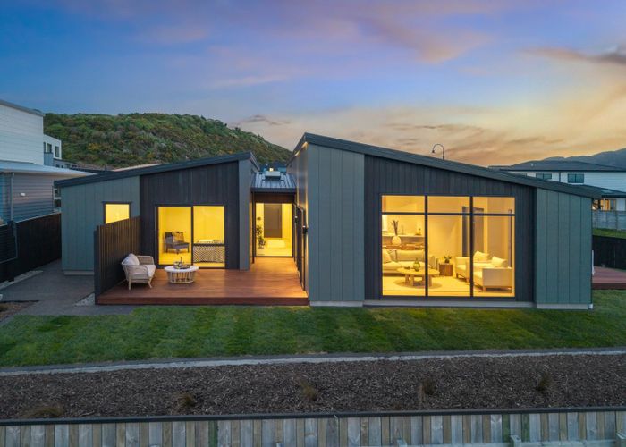  at 6 Okupe Grove, Aotea, Porirua, Wellington