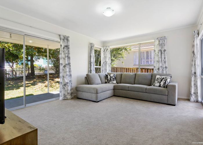  at 28 Harmel Road, Glendene, Auckland