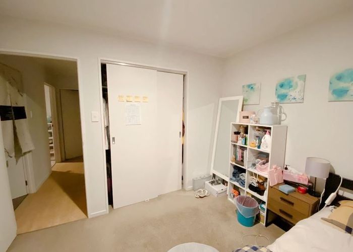  at 2/123 Bruce Road, Glenfield, Auckland