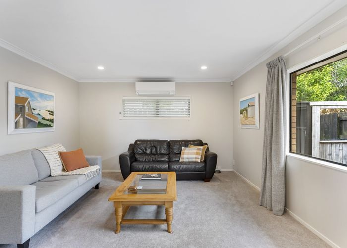  at 2/9 Perendale Close, Somerville, Manukau