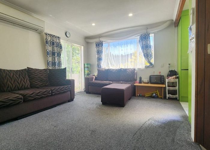  at 2/24 Commodore Drive, Lynfield, Auckland City, Auckland