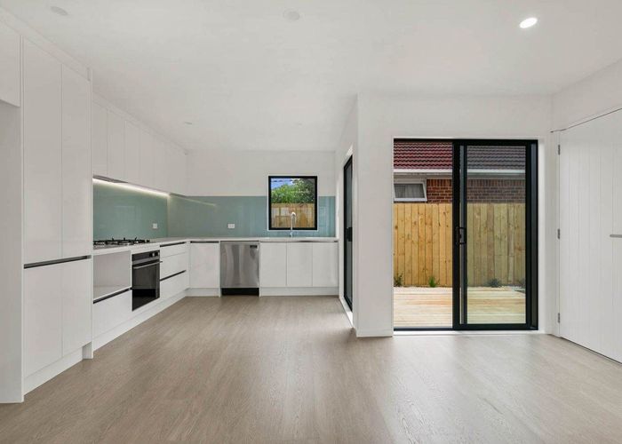  at 90C Seymour Road, Sunnyvale, Waitakere City, Auckland