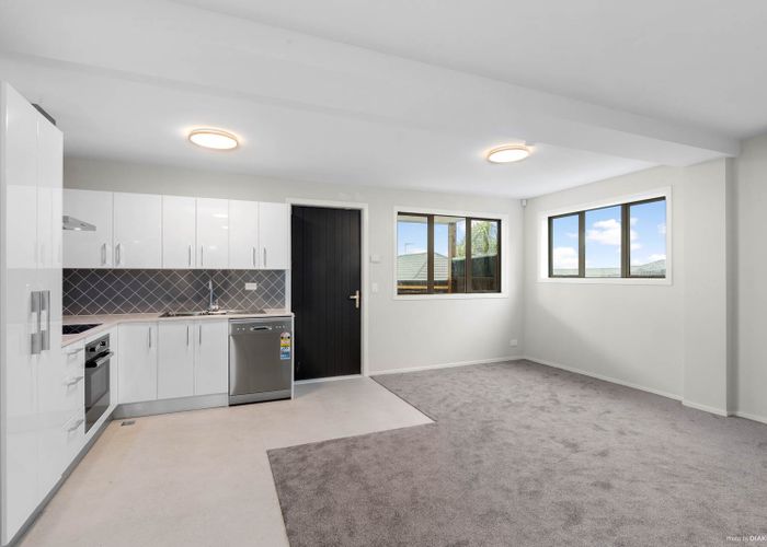  at 4/54 Ruawai Road, Mount Wellington, Auckland