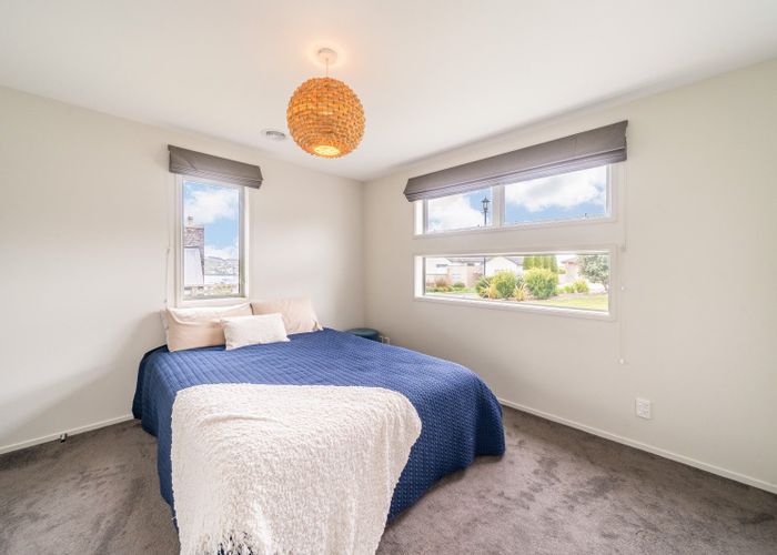  at 10 Hollyford Place, Aotea, Porirua, Wellington