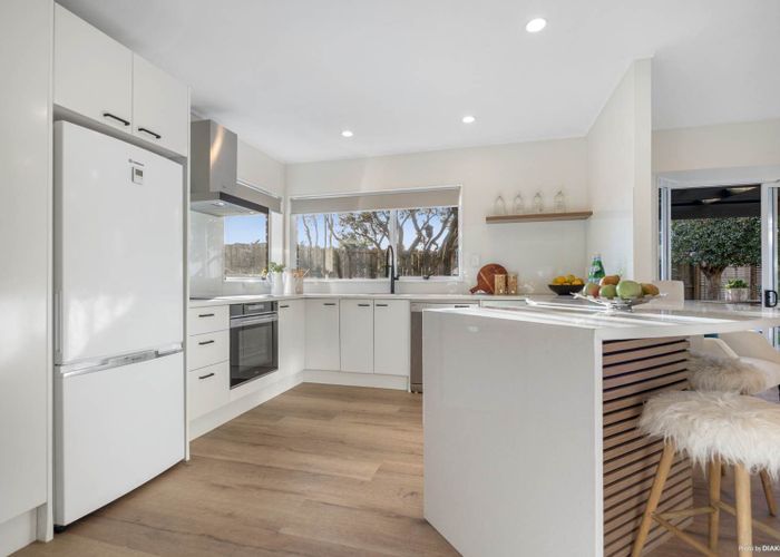  at 14B Kallaroo Place, Botany Downs, Manukau City, Auckland