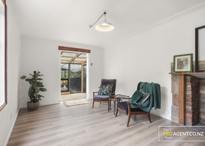  at 28 Laingholm Drive, Laingholm, Auckland