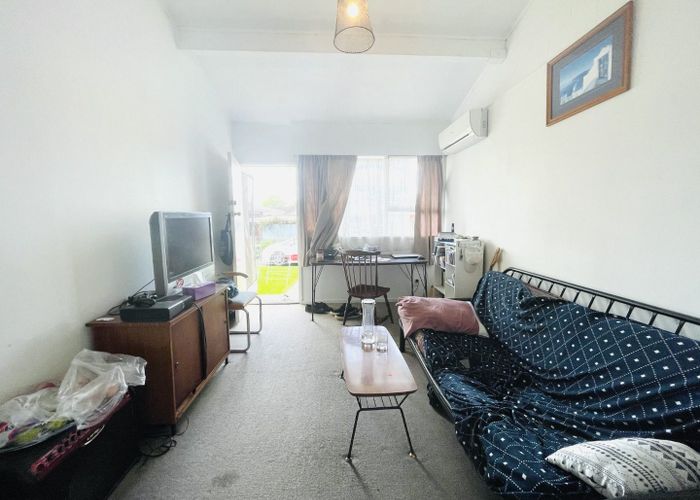 at 2/9 Radnor Road, Mount Roskill, Auckland
