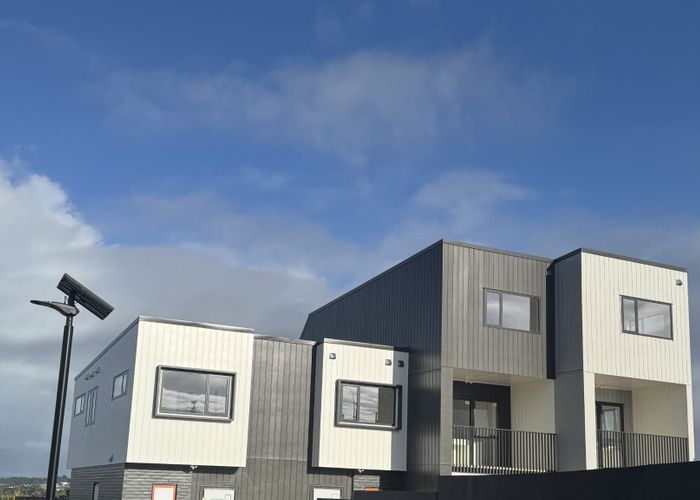  at 2 Kanapa Road, Northcross, Auckland