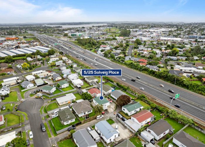  at 5/25 Solveig Place, Randwick Park, Auckland