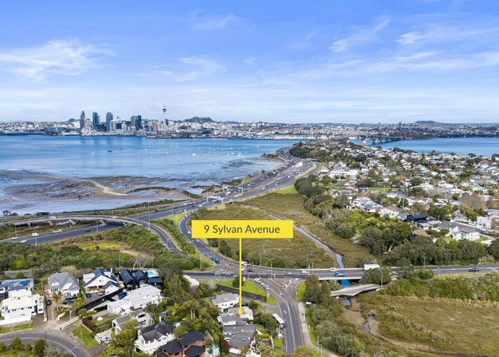  at 9 Sylvan Avenue, Northcote, Auckland