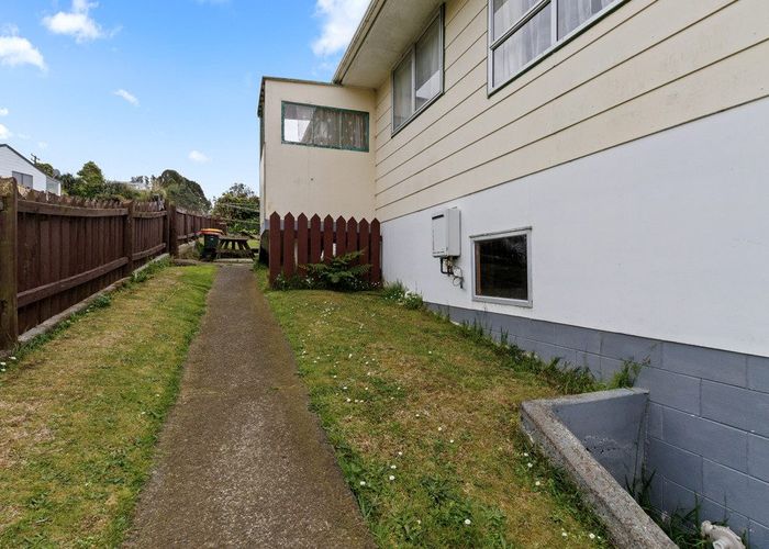  at 8 Newlyn Place, Welbourn, New Plymouth