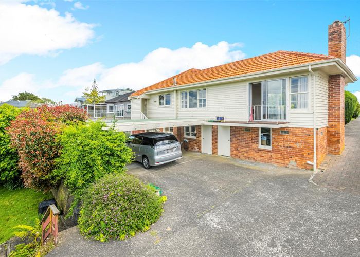 For sale 39 Mellons Bay Road, Mellons Bay, Manukau City, Auckland