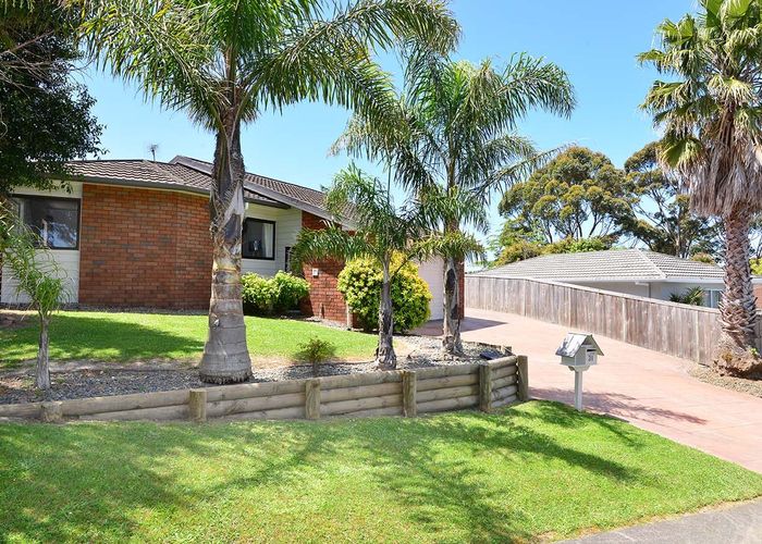  at 31 Ronald MacKen Place, Windsor Park, North Shore City, Auckland