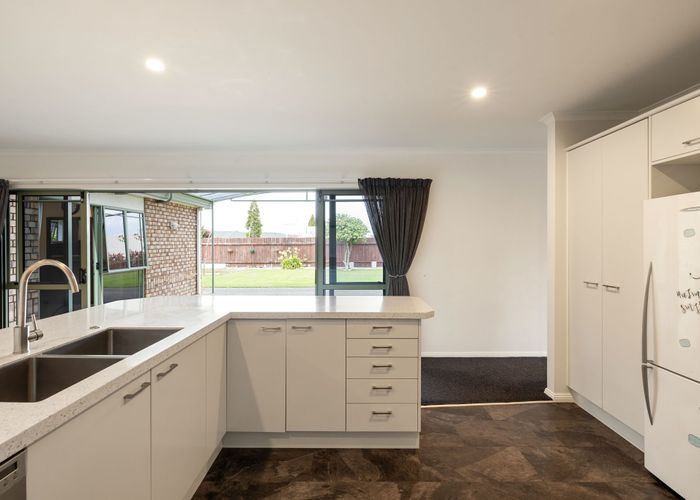  at 6 Bouverie Crescent, Flagstaff, Hamilton, Waikato