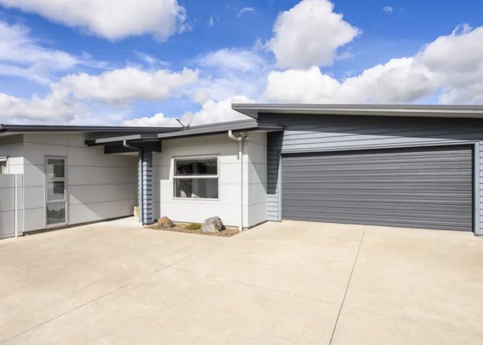  at 17 Lorenzo Place, Kelvin Grove, Palmerston North