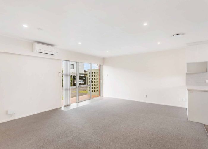  at 2/5 Sylvan Crescent, Te Atatu South, Waitakere City, Auckland