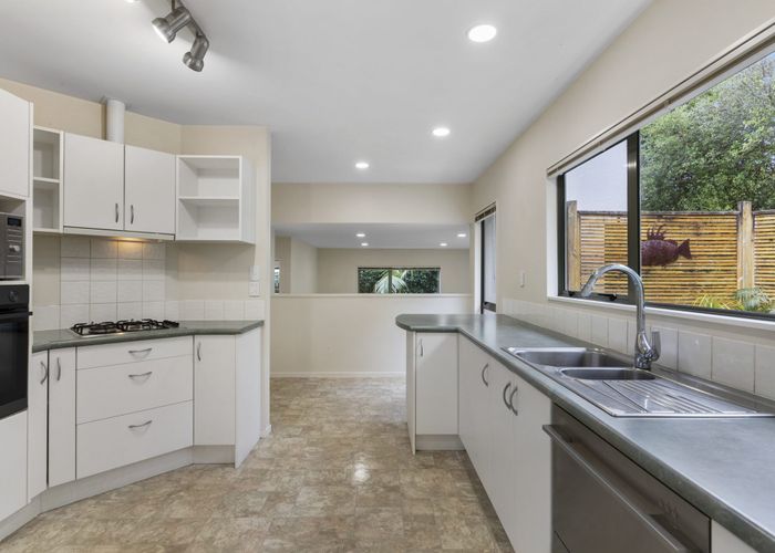  at 4 San Ambrosio Rise, Henderson, Auckland
