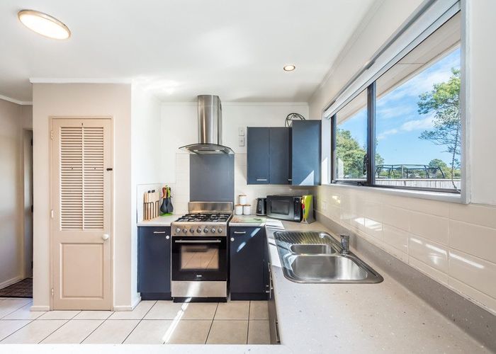 at 18 Rosewood Place, Paraparaumu