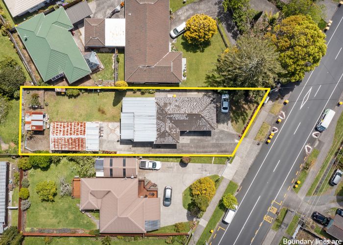  at 8 Rathgar Road, Henderson, Auckland
