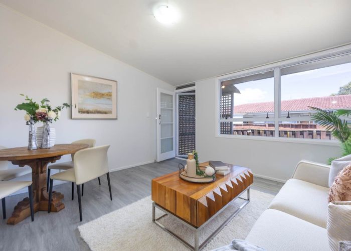  at 2/5 Aranui Road, Mount Wellington, Auckland City, Auckland