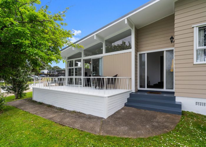  at 32 Dunstall Place, Mangere Bridge, Auckland