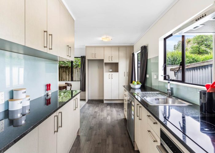  at 2/58 Riversdale Road, Avondale, Auckland