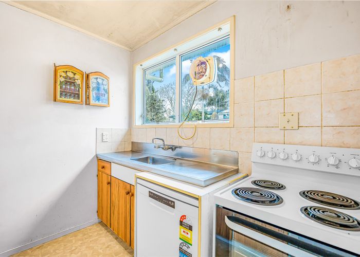  at 99 Riverpark Crescent, Henderson, Auckland