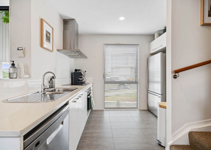  at 8/10 Silver Moon Road, Albany, North Shore City, Auckland