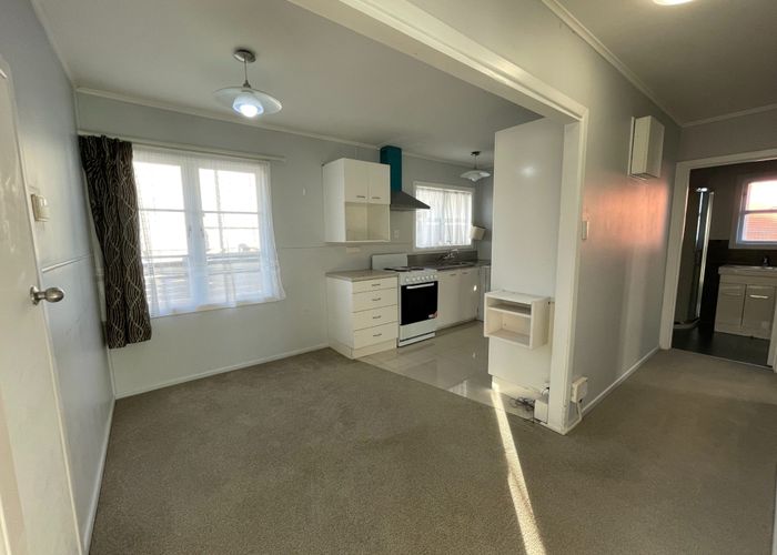  at 3 Vera Road, Te Atatu South, Auckland