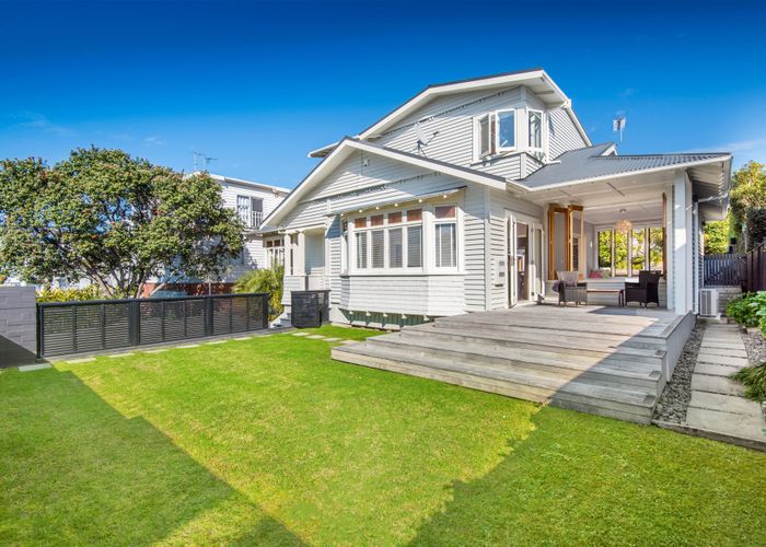  at 19 Hamana Street, Narrow Neck, Auckland