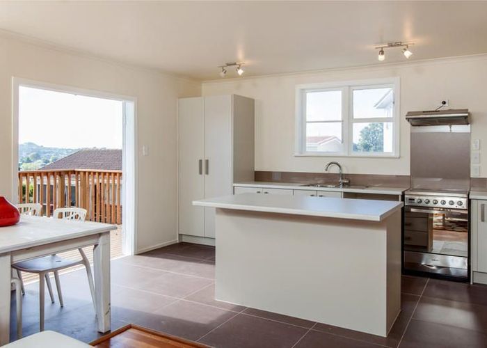  at 64  Ernie Pinches St, Mount Roskill, Auckland City, Auckland