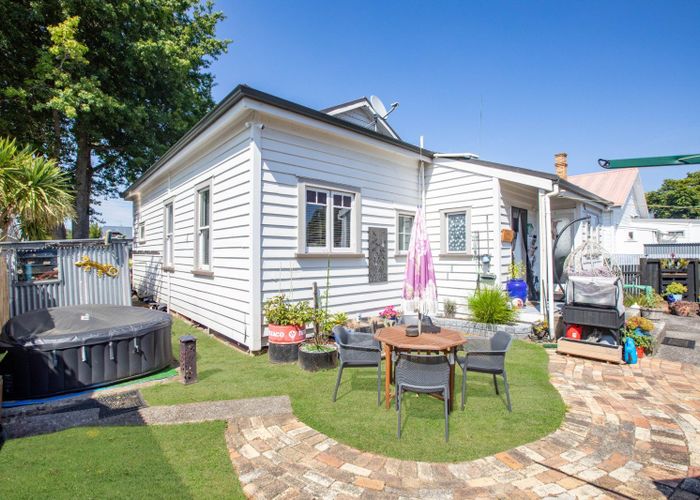  at 43 Naylor Street, Hamilton East, Hamilton