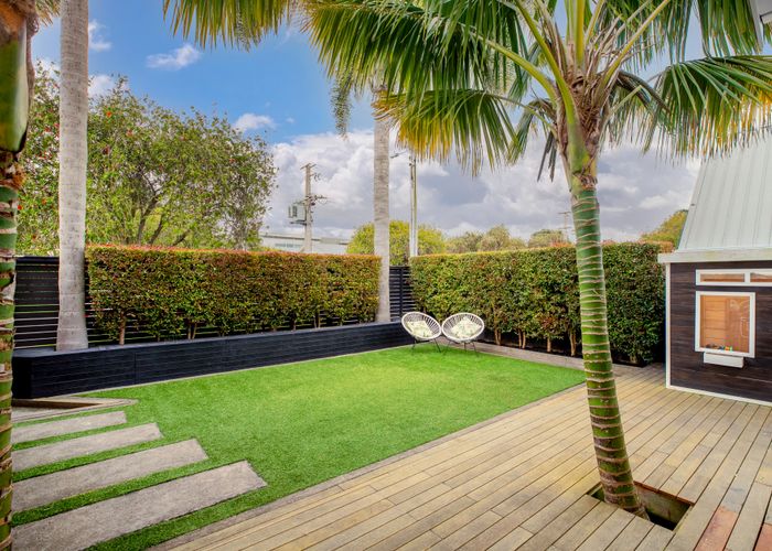  at 8 Boscawen Street, Point Chevalier, Auckland