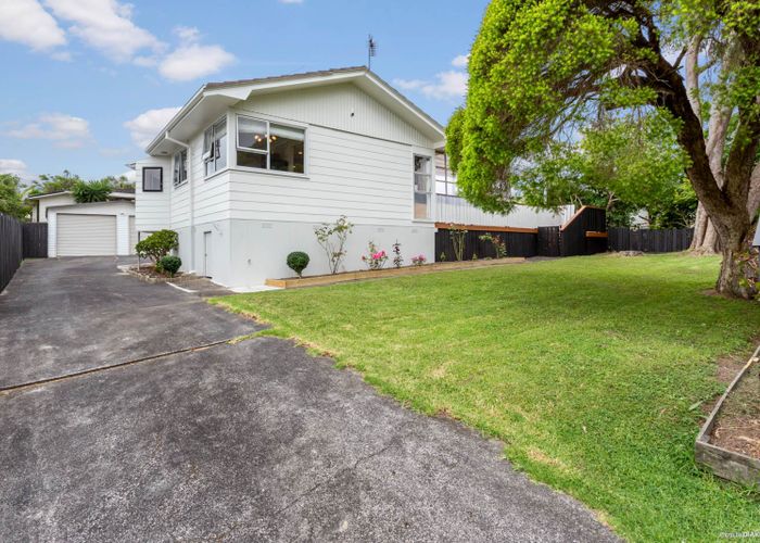  at 3 Aquarius Avenue, Glen Eden, Auckland