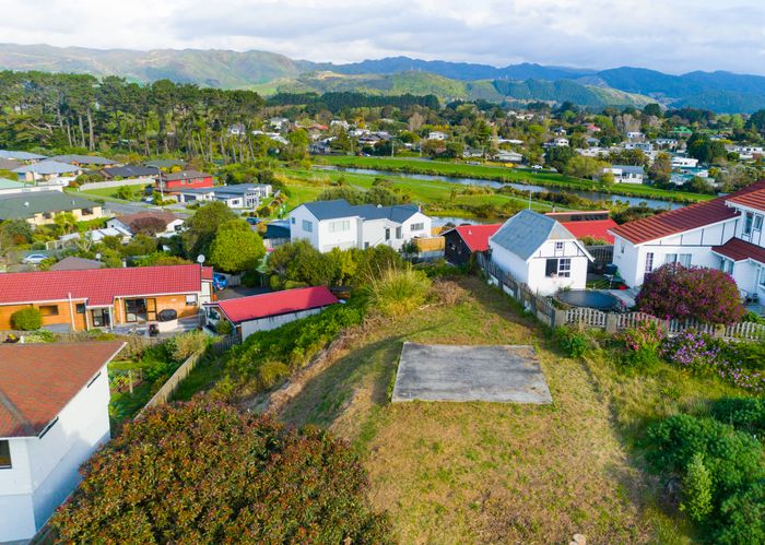  at 39 Hicks Crescent, Waikanae Beach, Waikanae