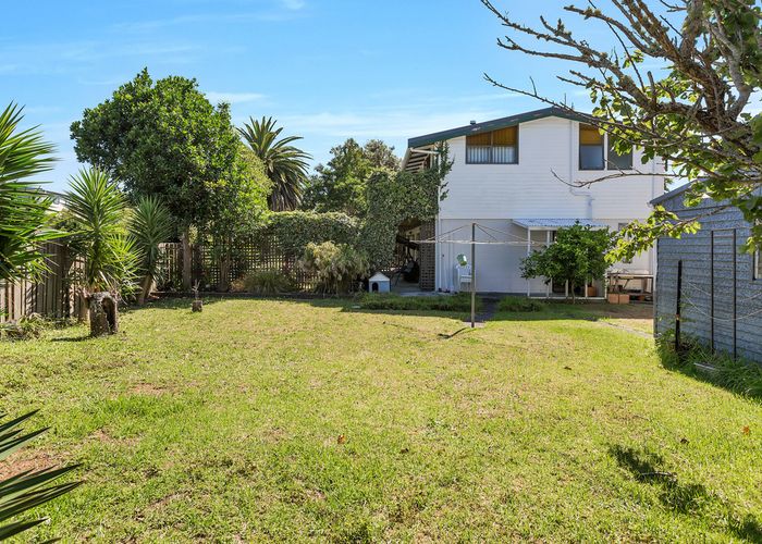 Free property data for 2 Place, One Tree Point, Whangarei