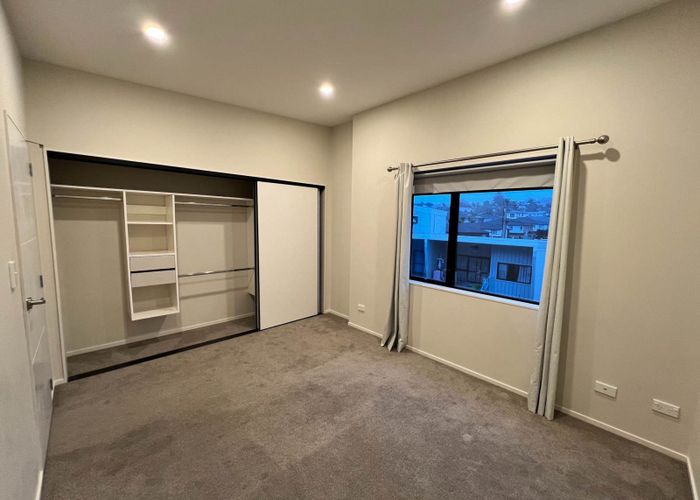 at 12/5 Perekia Street, Albany, North Shore City, Auckland